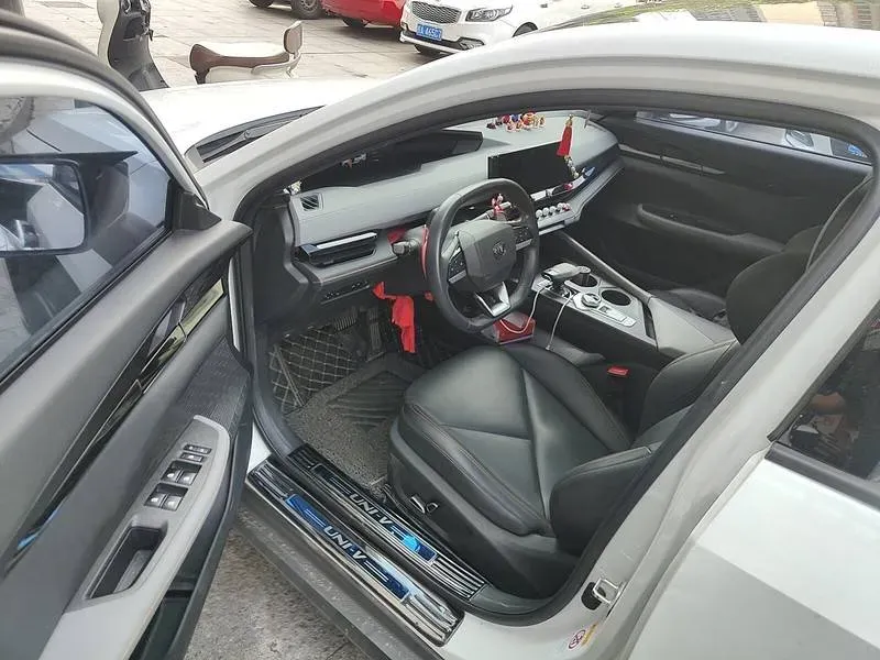 2022 ChangAn UNI-V 1.5T 188HP L4 7DCT,autocango,china used car exporter,china ev exporter,chinese used car exporter,chinese used ev exporter