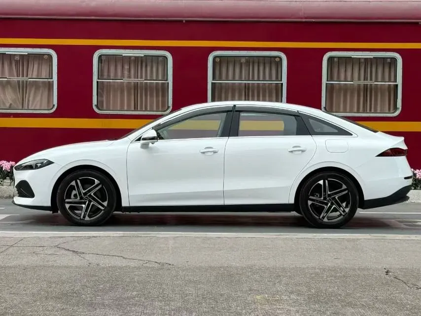 2025 Roewe D7 1.5L 112HP L4 1DHT PHEV 19.7KWH,autocango,china used car exporter,china ev exporter,chinese used car exporter,chinese used ev exporter