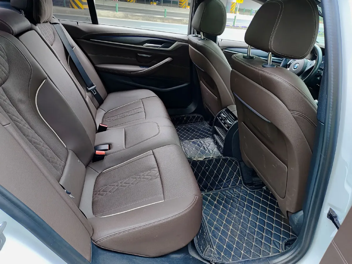 2022 BMW 5 Series 2.0T 252HP L4 8AT,autocango,china used car exporter,china ev exporter,chinese used car exporter,chinese used ev exporter