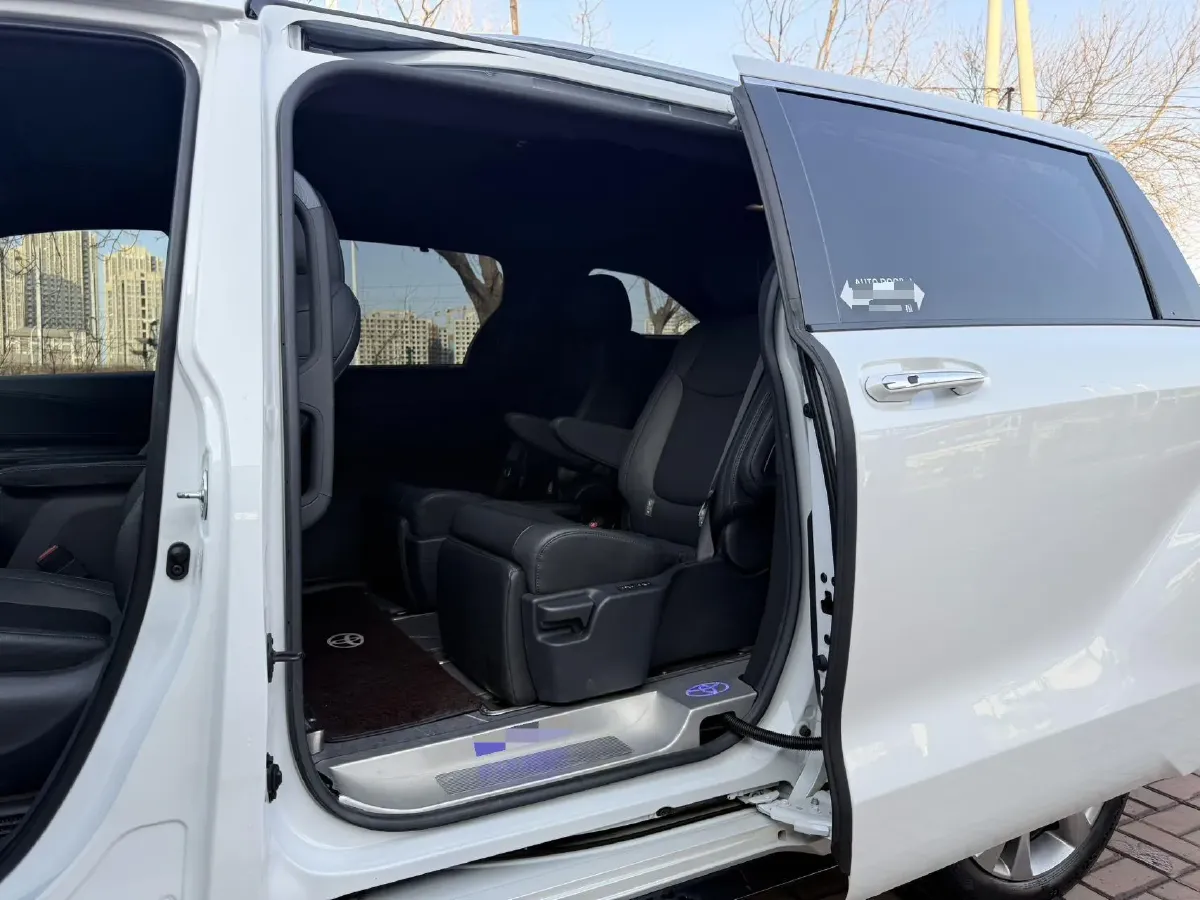 2023 Toyota Sienna 2.5L 189HP L4 E-CVT Hybrid,autocango,china used car exporter,china ev exporter,chinese used car exporter,chinese used ev exporter