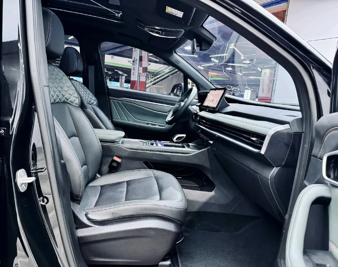 2023 Geely Okavango L 2.0T 218HP L4 7DCT,autocango,china used car exporter,china ev exporter,chinese used car exporter,chinese used ev exporter