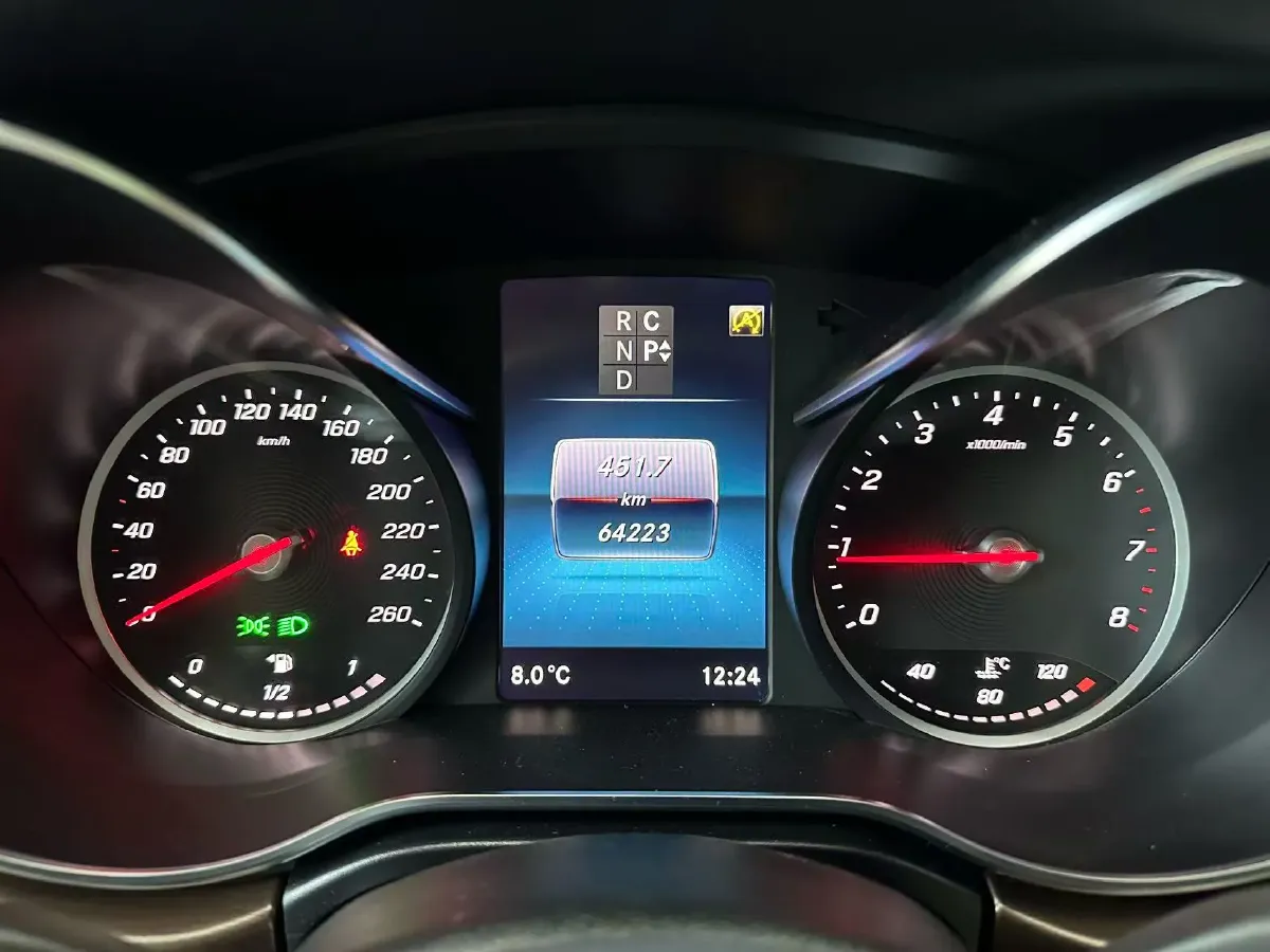 2020 Mercedes-Benz V Class 2.0T 211HP L4 9AT,autocango,china used car exporter,china ev exporter,chinese used car exporter,chinese used ev exporter