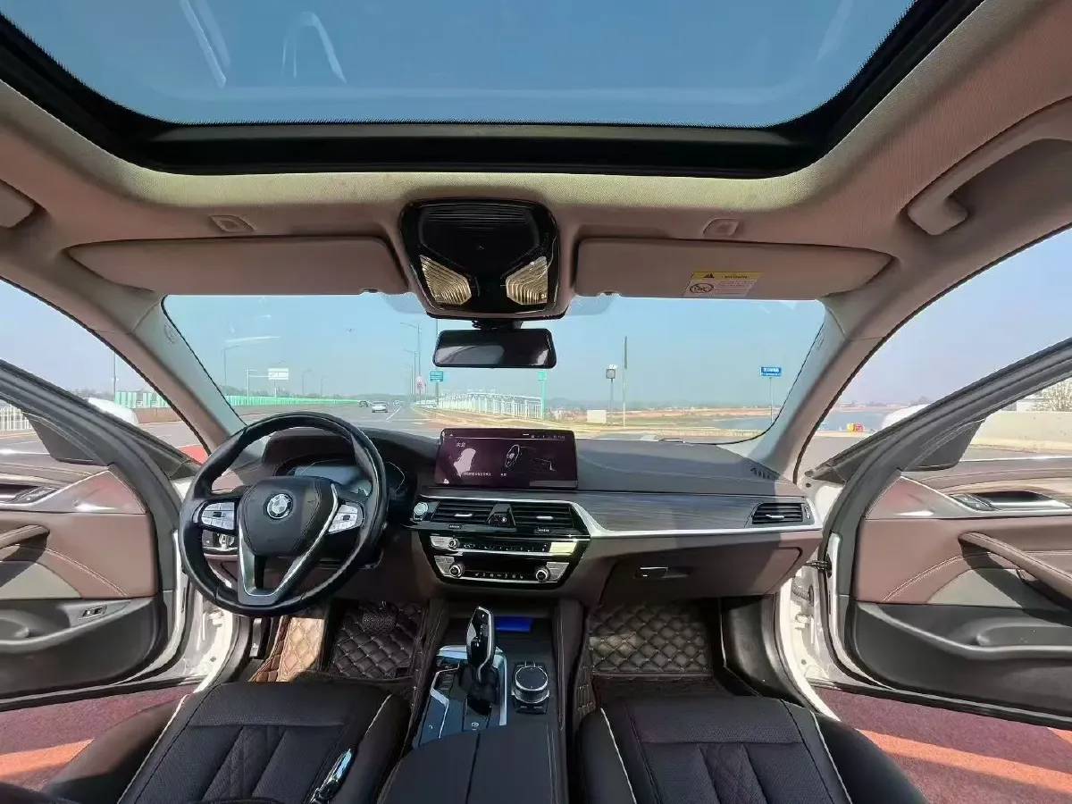 2021 BMW 5 Series 2.0T 252HP L4 8AT,autocango,china used car exporter,china ev exporter,chinese used car exporter,chinese used ev exporter