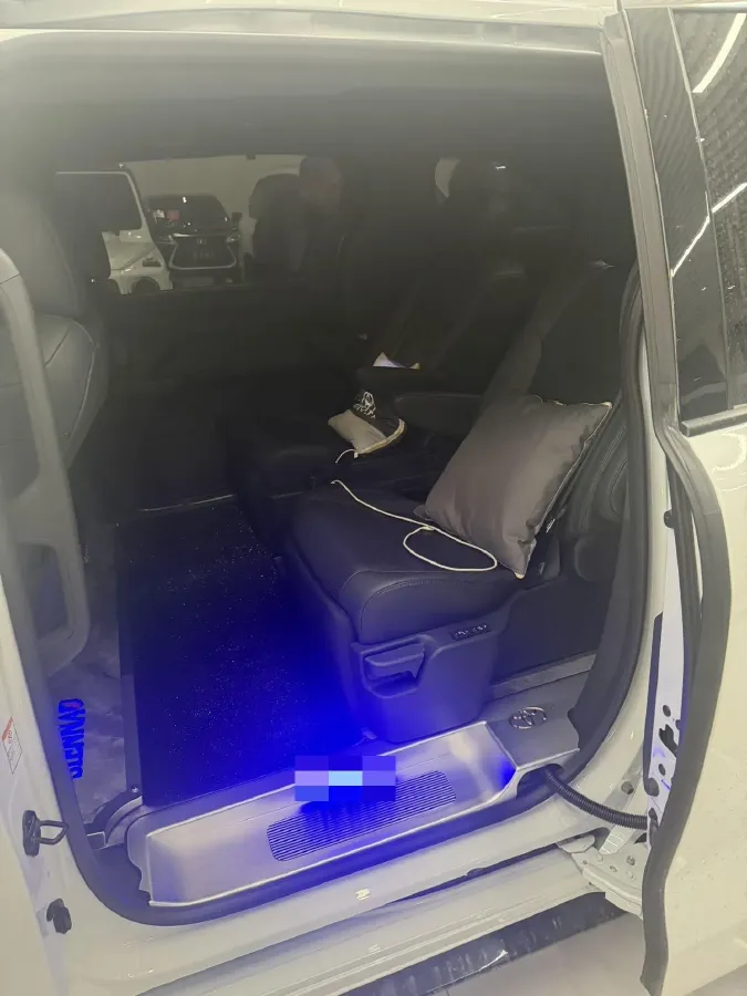 2024 Toyota Sienna 2.5L 189HP L4 E-CVT Hybrid,autocango,china used car exporter,china ev exporter,chinese used car exporter,chinese used ev exporter