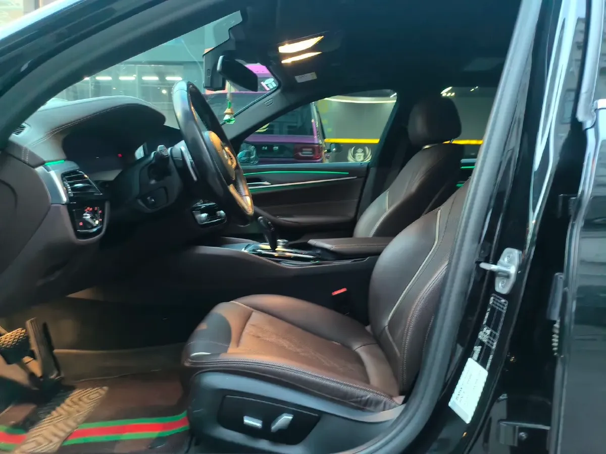 2021 BMW 5 Series 2.0T 252HP L4 8AT,autocango,china used car exporter,china ev exporter,chinese used car exporter,chinese used ev exporter