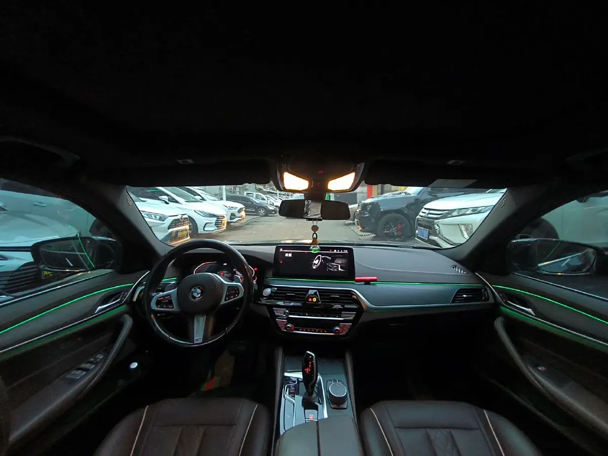 2021 BMW 5 Series 2.0T 252HP L4 8AT,autocango,china used car exporter,china ev exporter,chinese used car exporter,chinese used ev exporter