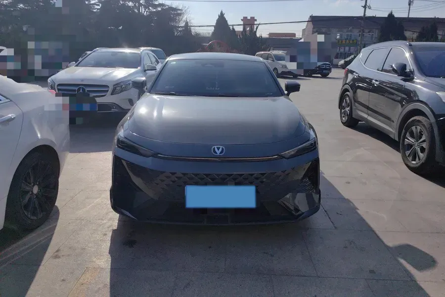2024 ChangAn UNI-V 1.5T 188HP L4 7DCT,autocango,china used car exporter,china ev exporter,chinese used car exporter,chinese used ev exporter
