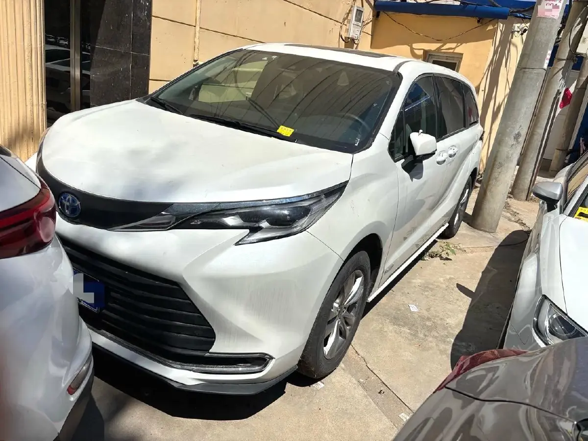 2024 Toyota Sienna 2.5L 189HP L4 E-CVT Hybrid 2024 Toyota Sienna 2.5L 189HP L4 E-CVT Hybrid
