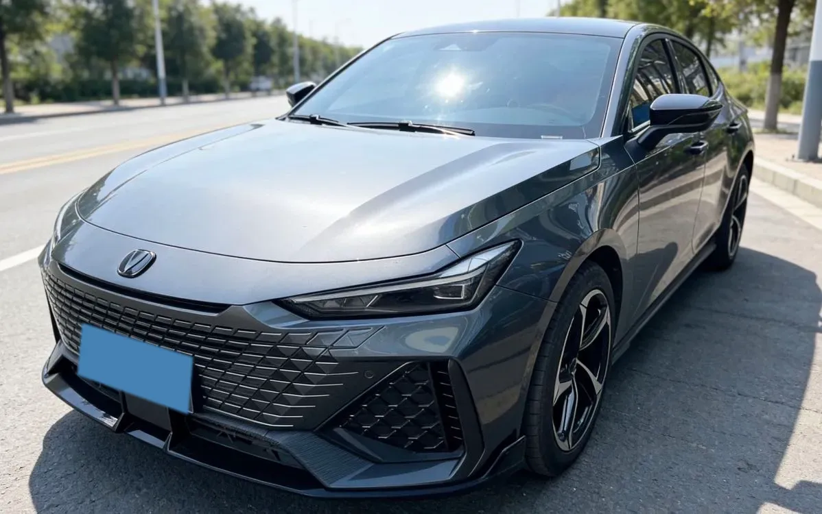 2023 ChangAn UNI-V 2.0T 233HP L4 8AT,autocango,china used car exporter,china ev exporter,chinese used car exporter,chinese used ev exporter