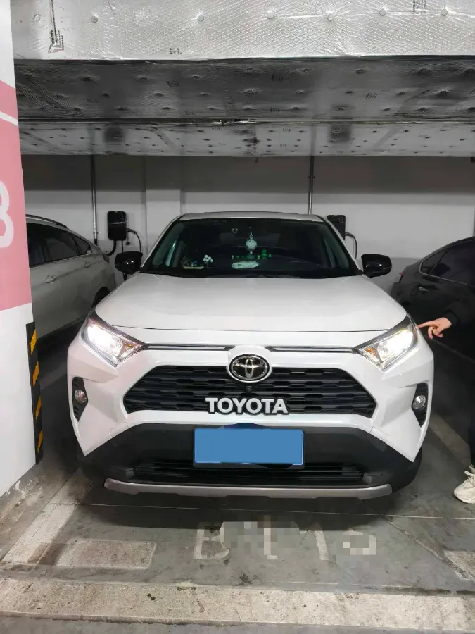 2022 Toyota RAV4 2.0L 171HP L4 CVT,autocango,china used car exporter,china ev exporter,chinese used car exporter,chinese used ev exporter