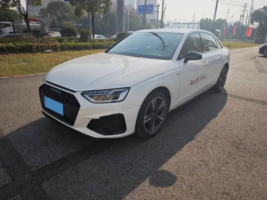 2023 Audi A4L 2.0T 190HP L4 7DCT