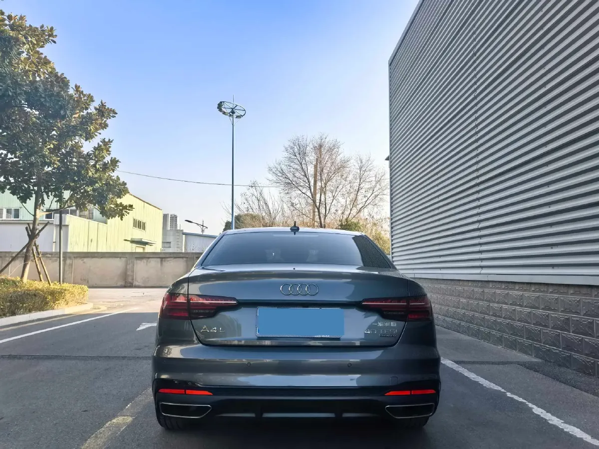 2022 Audi A4L 2.0T 190HP L4 7DCT,autocango,china used car exporter,china ev exporter,chinese used car exporter,chinese used ev exporter