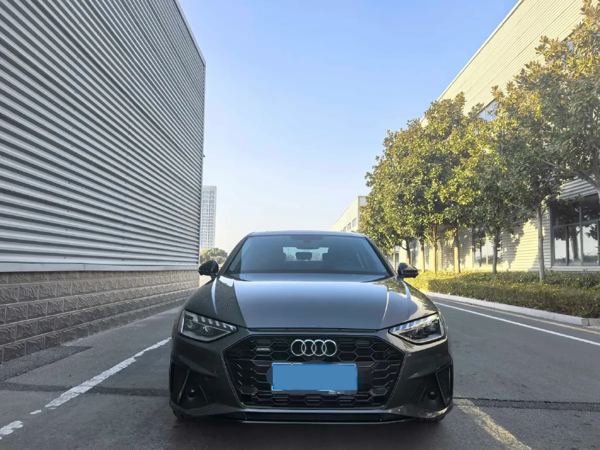 2022 Audi A4L 2.0T 190HP L4 7DCT,autocango,china used car exporter,china ev exporter,chinese used car exporter,chinese used ev exporter