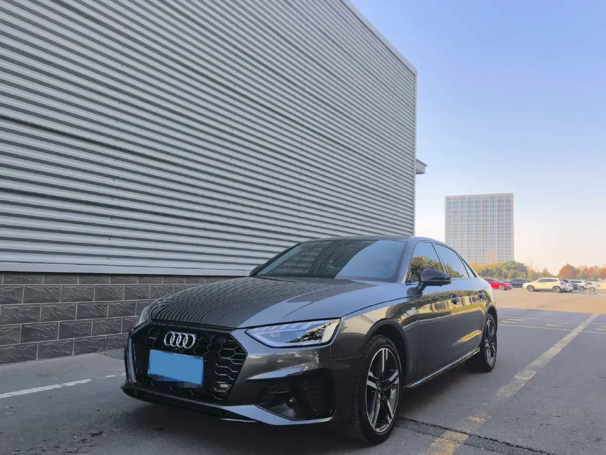 2022 Audi A4L 2.0T 190HP L4 7DCT