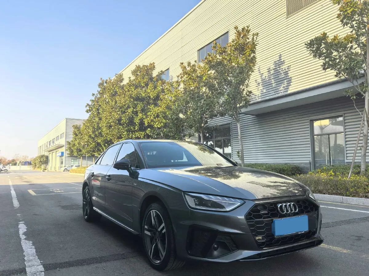 2022 Audi A4L 2.0T 190HP L4 7DCT,autocango,china used car exporter,china ev exporter,chinese used car exporter,chinese used ev exporter