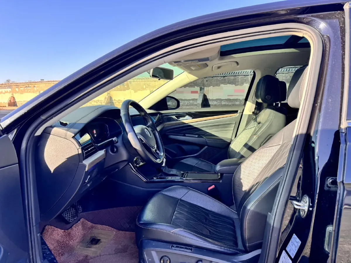 2019 Volkswagen Passat 2.0T 186HP L4 7DCT,autocango,china used car exporter,china ev exporter,chinese used car exporter,chinese used ev exporter