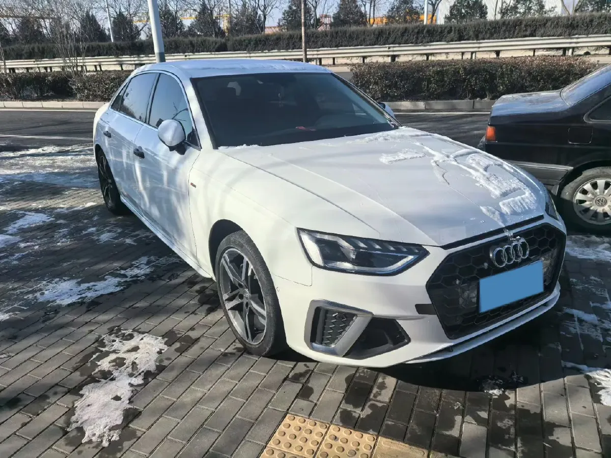 2022 Audi A4L 2.0T 190HP L4 7DCT,autocango,china used car exporter,china ev exporter,chinese used car exporter,chinese used ev exporter