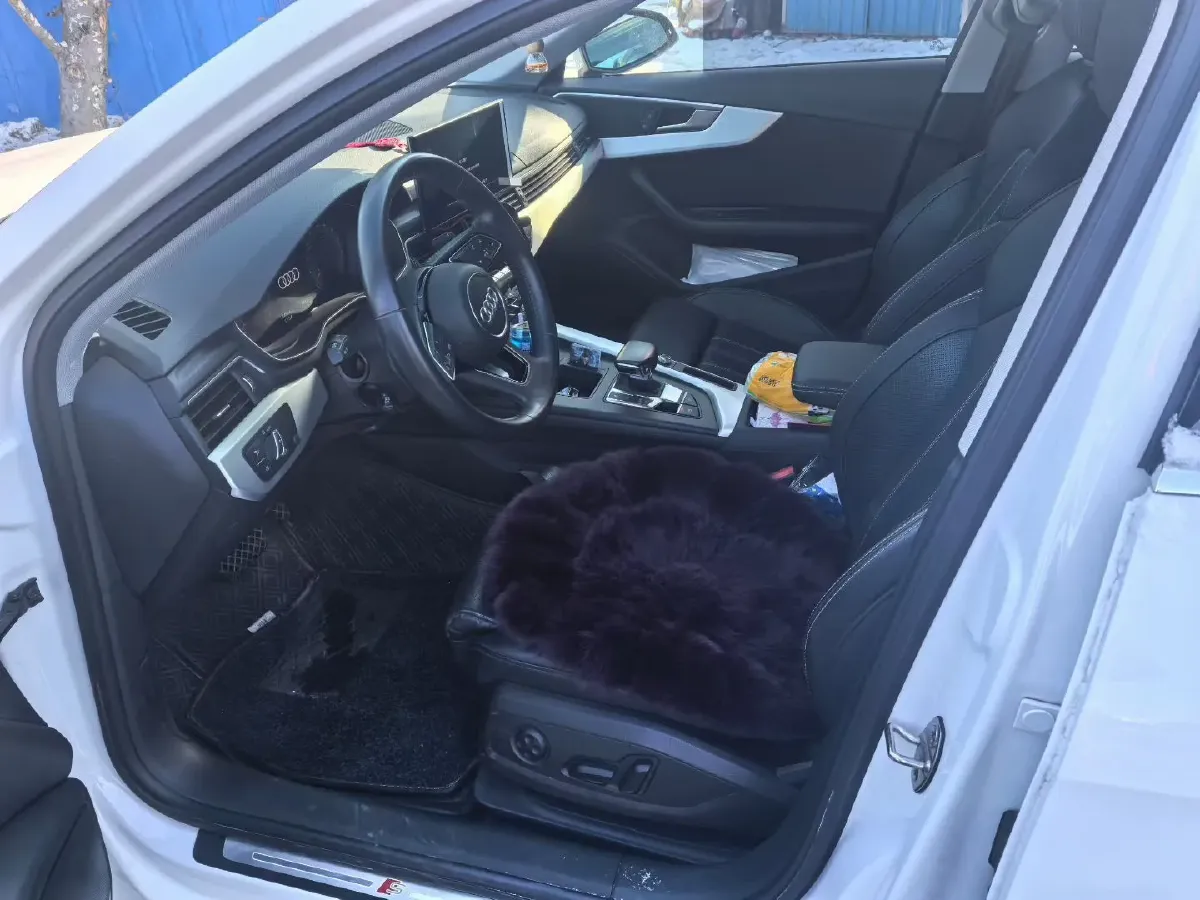 2022 Audi A4L 2.0T 190HP L4 7DCT,autocango,china used car exporter,china ev exporter,chinese used car exporter,chinese used ev exporter