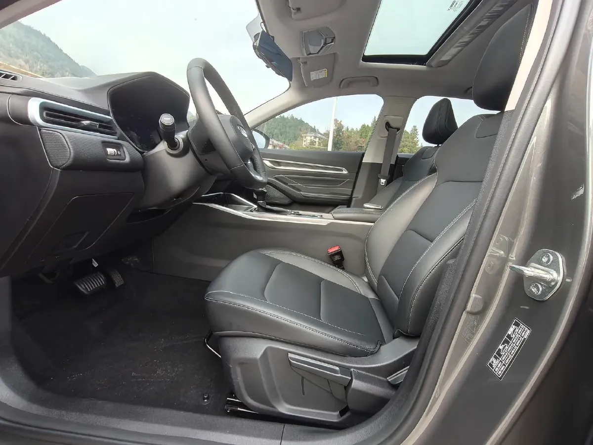 2025 Geely Emgrand 1.5L 127HP L4 CVT,autocango,china used car exporter,china ev exporter,chinese used car exporter,chinese used ev exporter