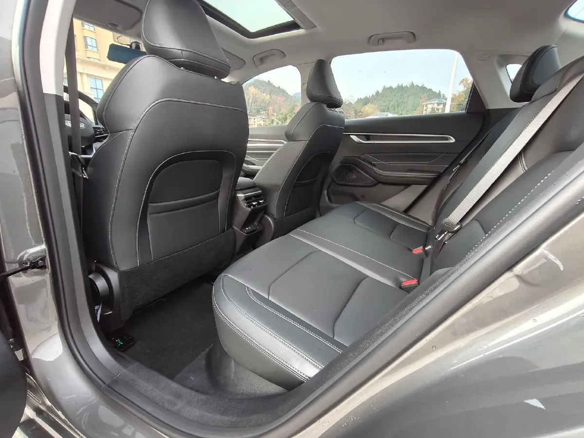 2025 Geely Emgrand 1.5L 127HP L4 CVT,autocango,china used car exporter,china ev exporter,chinese used car exporter,chinese used ev exporter