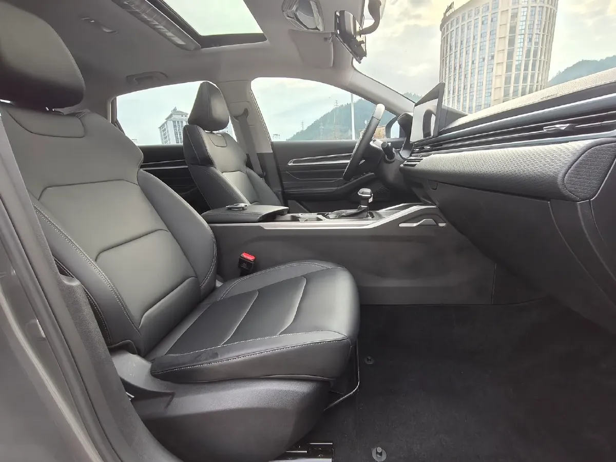 2025 Geely Emgrand 1.5L 127HP L4 CVT,autocango,china used car exporter,china ev exporter,chinese used car exporter,chinese used ev exporter