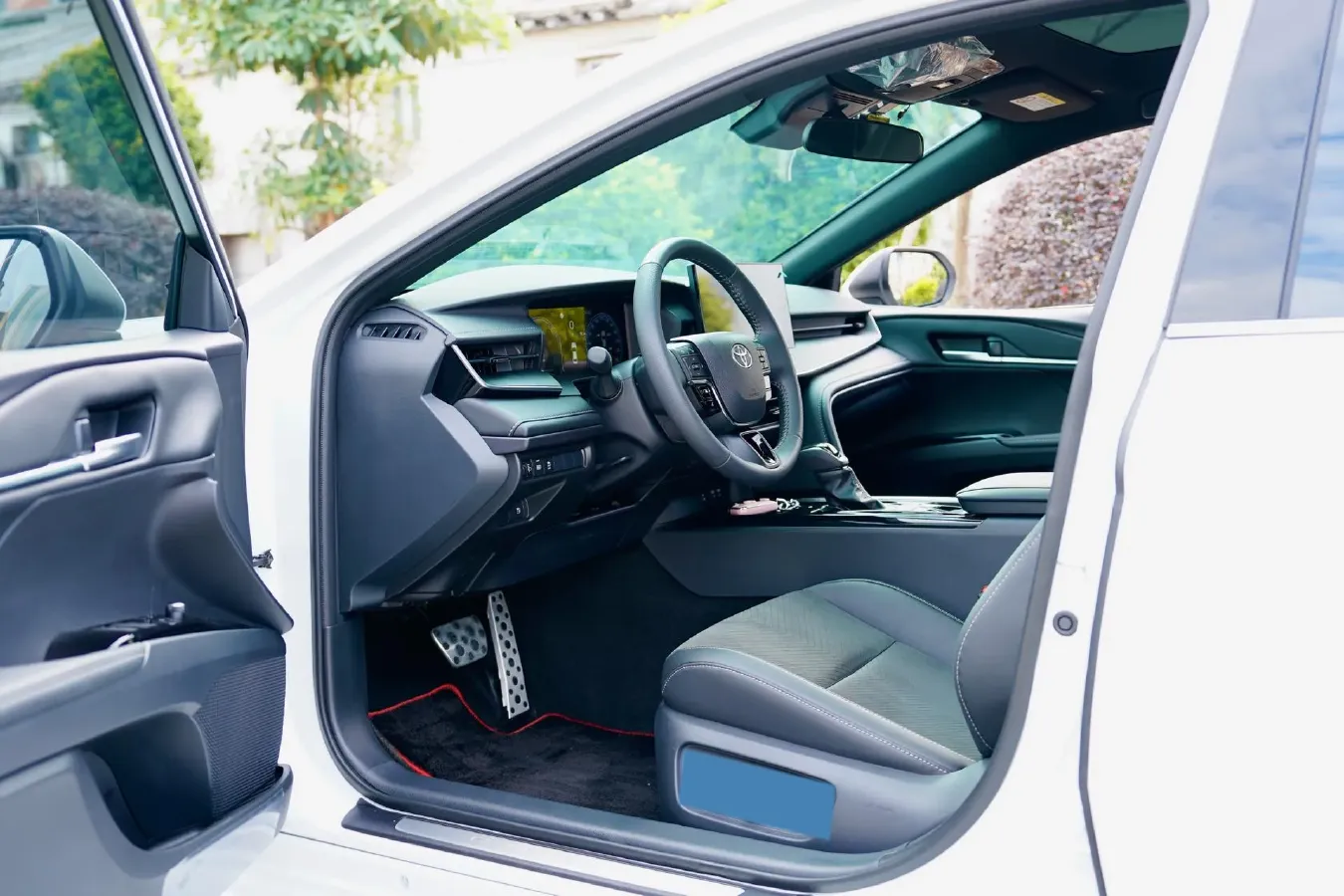 2024 Toyota Camry 2.0L 152HP L4 E-CVT Hybrid,autocango,china used car exporter,china ev exporter,chinese used car exporter,chinese used ev exporter