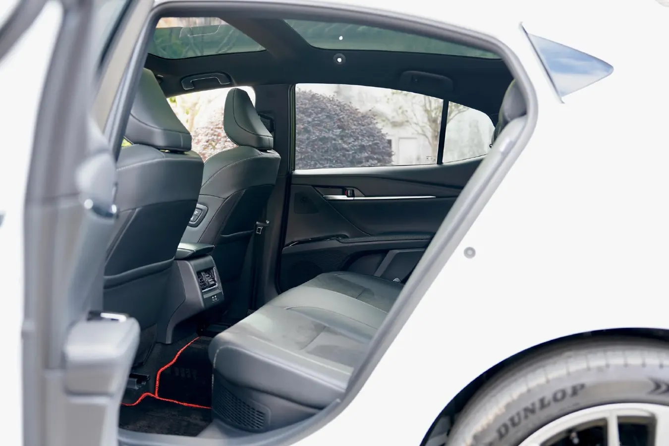 2024 Toyota Camry 2.0L 152HP L4 E-CVT Hybrid,autocango,china used car exporter,china ev exporter,chinese used car exporter,chinese used ev exporter