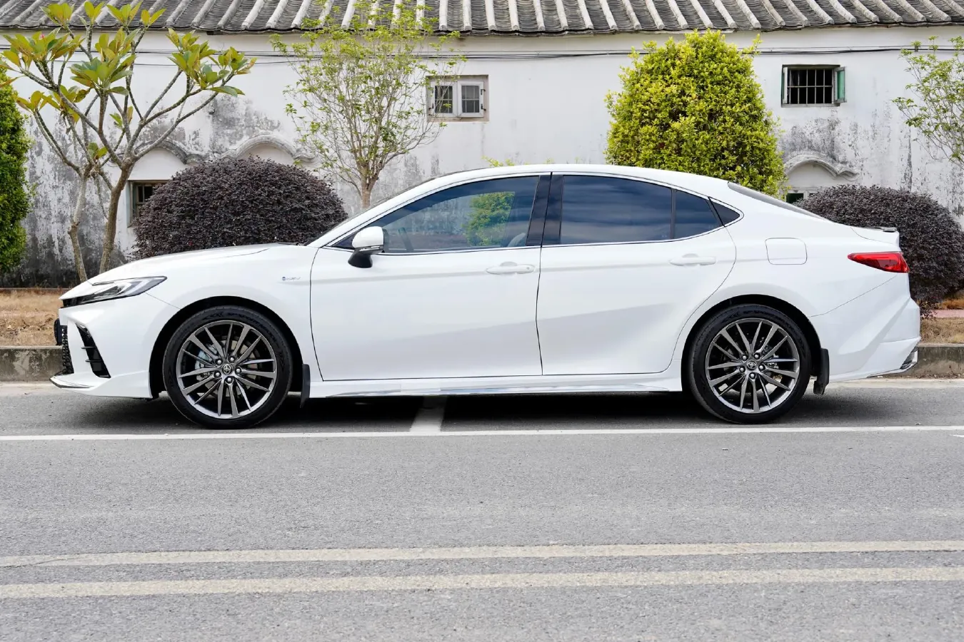 2024 Toyota Camry 2.0L 152HP L4 E-CVT Hybrid,autocango,china used car exporter,china ev exporter,chinese used car exporter,chinese used ev exporter