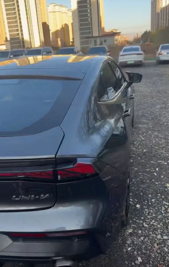 2022 ChangAn UNI-V 1.5T 188HP L4 7DCT,autocango,china used car exporter,china ev exporter,chinese used car exporter,chinese used ev exporter