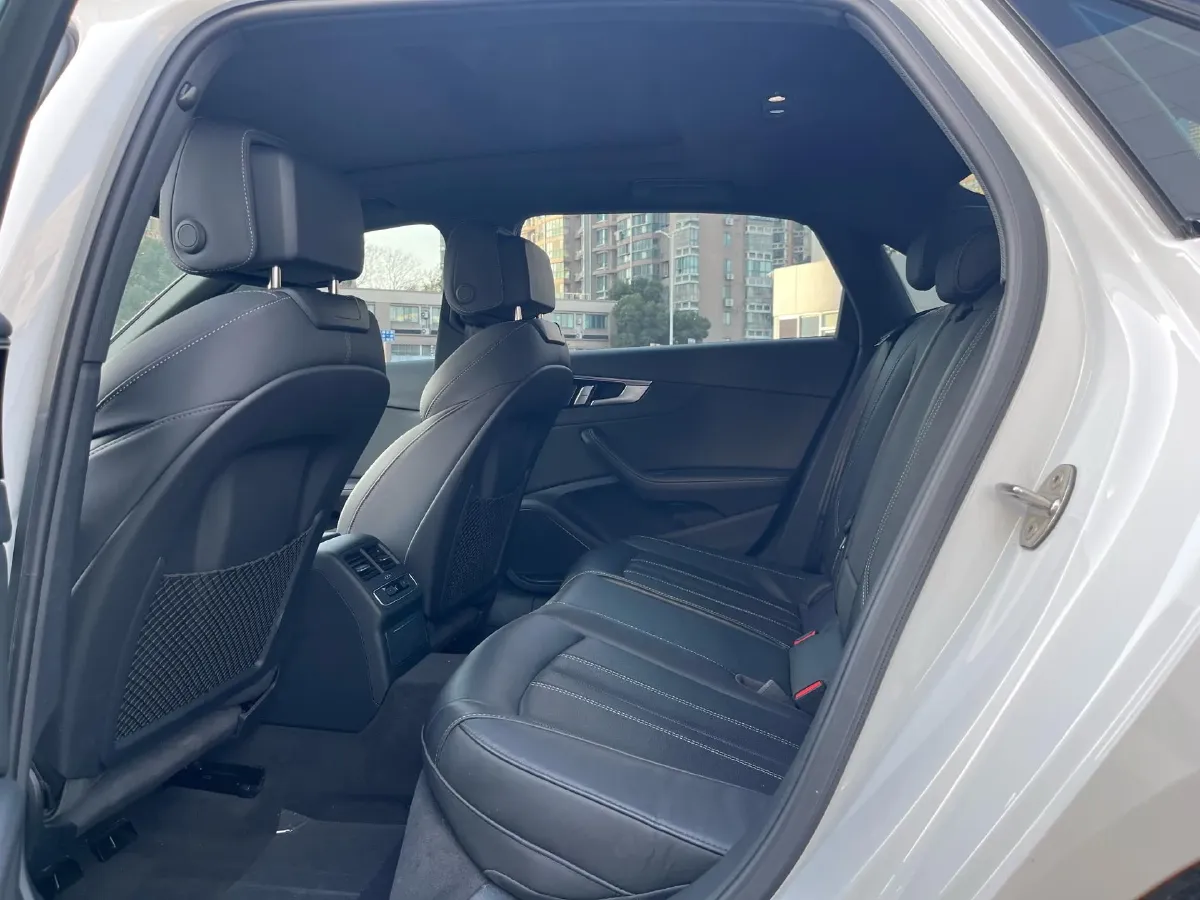 2024 Audi A4L 2.0T 190HP L4 7DCT,autocango,china used car exporter,china ev exporter,chinese used car exporter,chinese used ev exporter