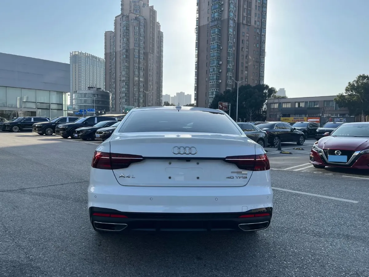 2024 Audi A4L 2.0T 190HP L4 7DCT,autocango,china used car exporter,china ev exporter,chinese used car exporter,chinese used ev exporter