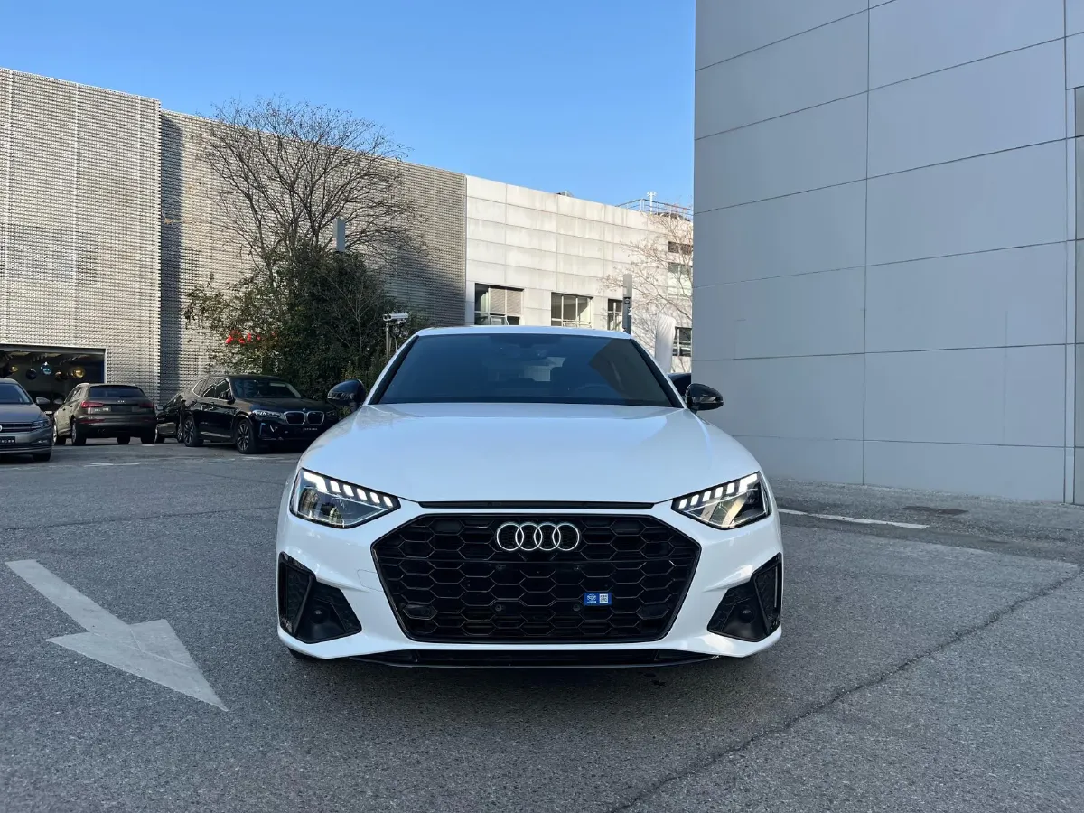 2024 Audi A4L 2.0T 190HP L4 7DCT,autocango,china used car exporter,china ev exporter,chinese used car exporter,chinese used ev exporter