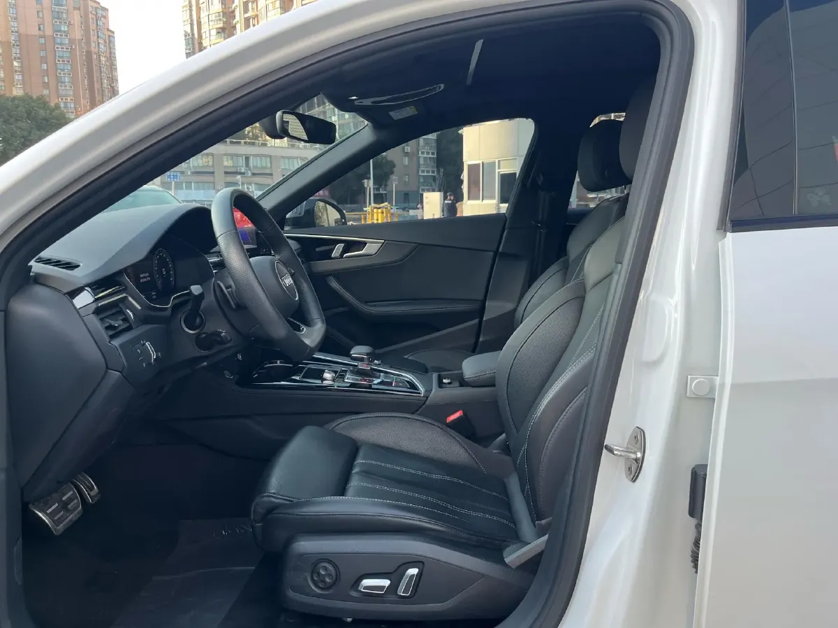 2024 Audi A4L 2.0T 190HP L4 7DCT,autocango,china used car exporter,china ev exporter,chinese used car exporter,chinese used ev exporter