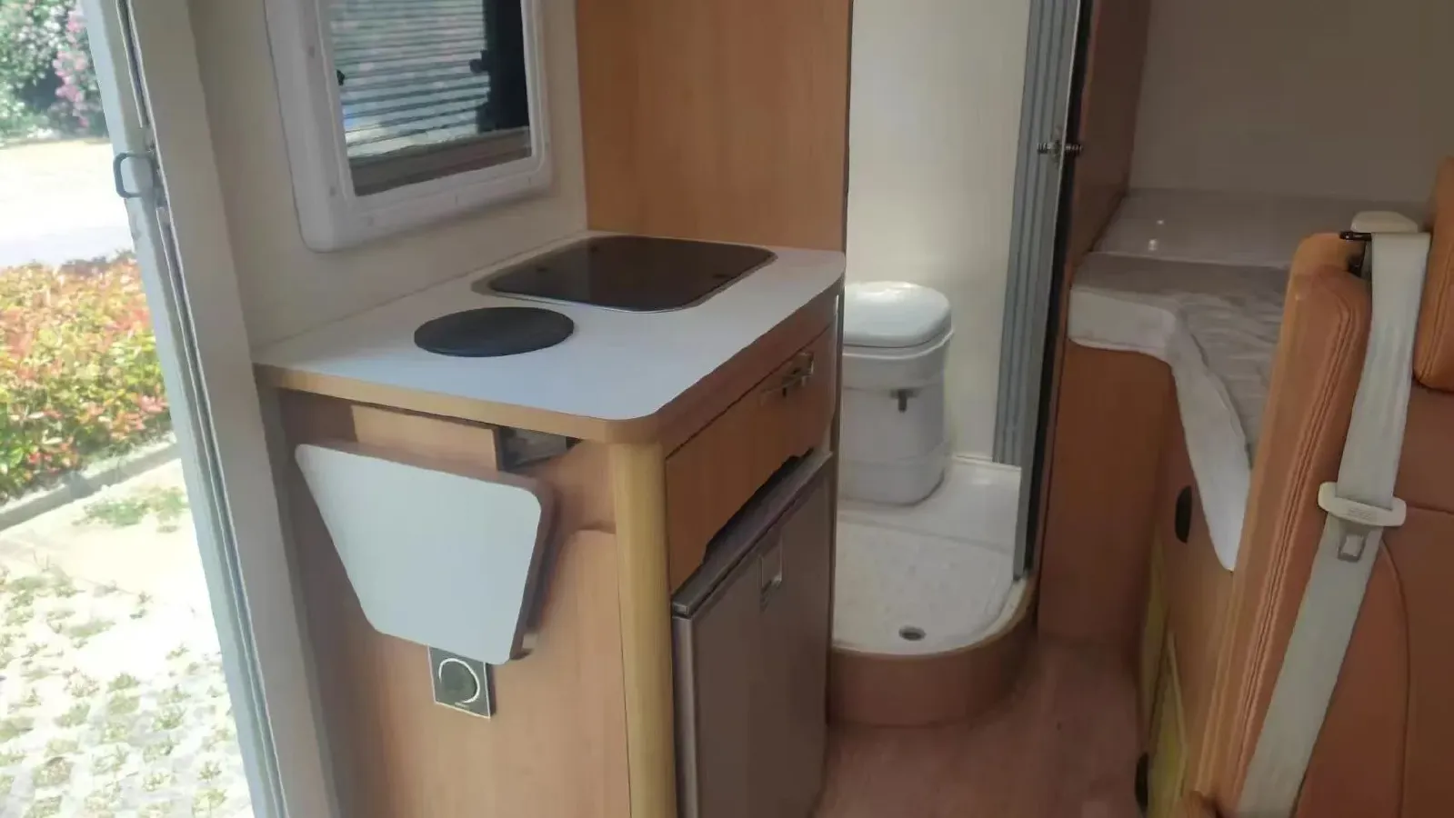 2018 Volkswagen Caravelle 2.0T 204HP L4 7DCT,autocango,china used car exporter,china ev exporter,chinese used car exporter,chinese used ev exporter