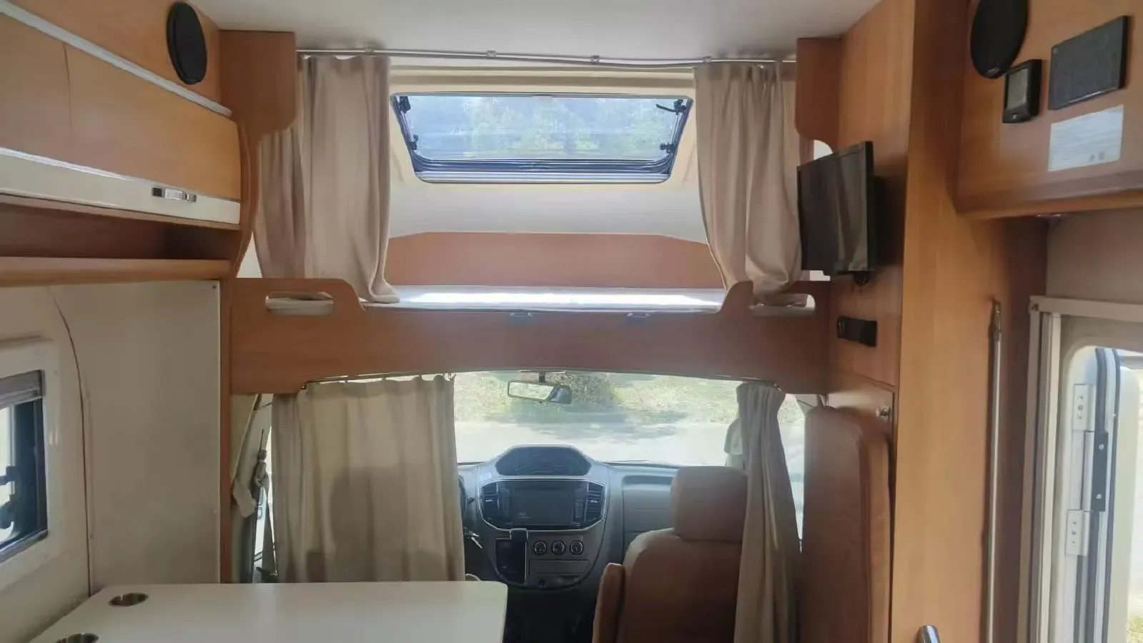 2018 Volkswagen Caravelle 2.0T 204HP L4 7DCT,autocango,china used car exporter,china ev exporter,chinese used car exporter,chinese used ev exporter