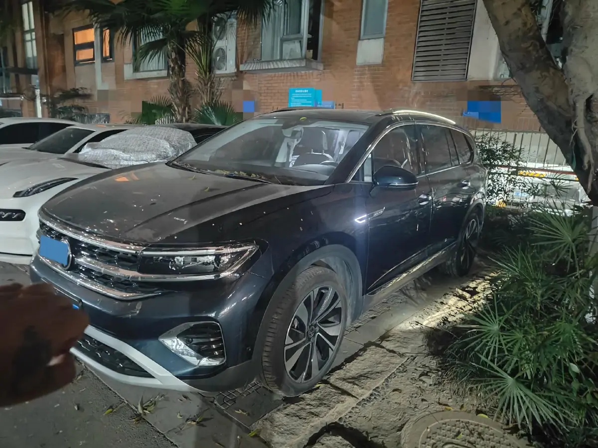 2023 Volkswagen Talagon 2.0T 220HP L4 7DCT