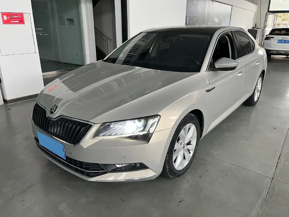 2018 Skoda Superb 1.8T 180HP L4 7DCT