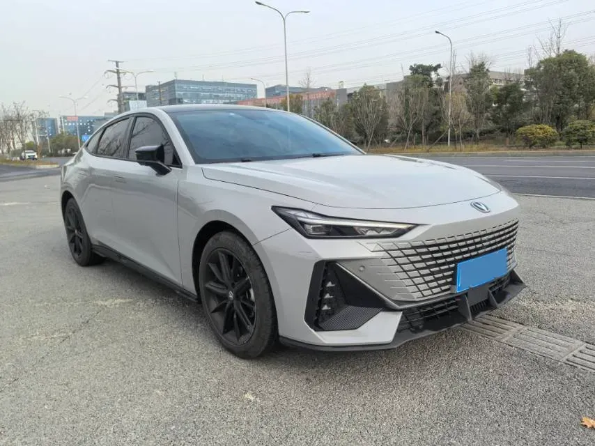 2022 ChangAn UNI-V 1.5T 188HP L4 7DCT,autocango,china used car exporter,china ev exporter,chinese used car exporter,chinese used ev exporter