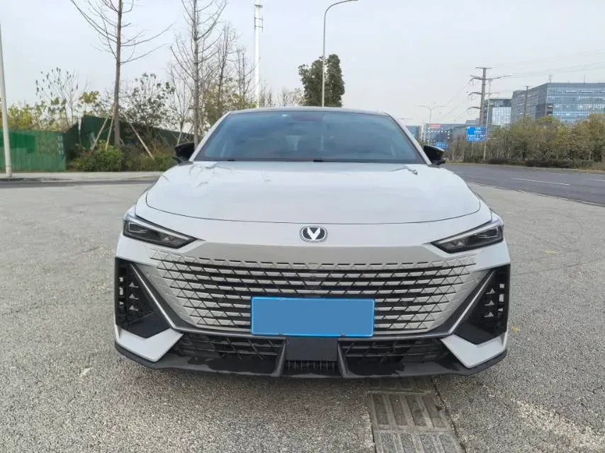 2022 ChangAn UNI-V 1.5T 188HP L4 7DCT,autocango,china used car exporter,china ev exporter,chinese used car exporter,chinese used ev exporter