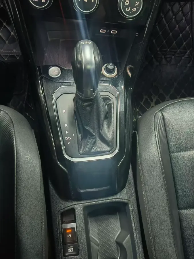 2021 Volkswagen T-Roc 1.4T 150HP L4 7DCT,autocango,china used car exporter,china ev exporter,chinese used car exporter,chinese used ev exporter