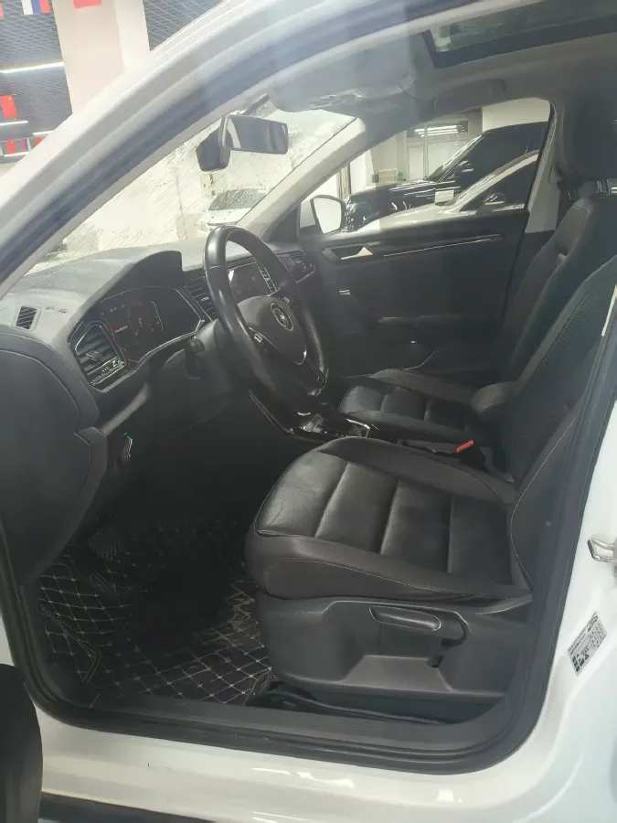 2021 Volkswagen T-Roc 1.4T 150HP L4 7DCT,autocango,china used car exporter,china ev exporter,chinese used car exporter,chinese used ev exporter