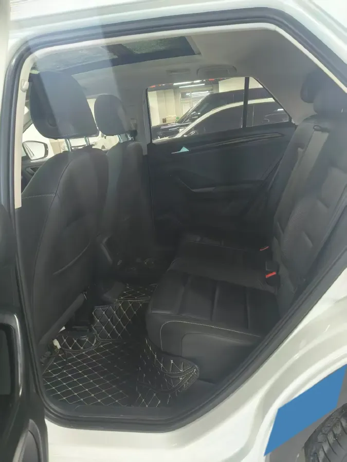 2021 Volkswagen T-Roc 1.4T 150HP L4 7DCT,autocango,china used car exporter,china ev exporter,chinese used car exporter,chinese used ev exporter