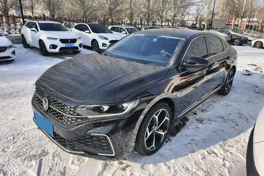 2023 Volkswagen Passat 2.0T 186HP L4 7DCT