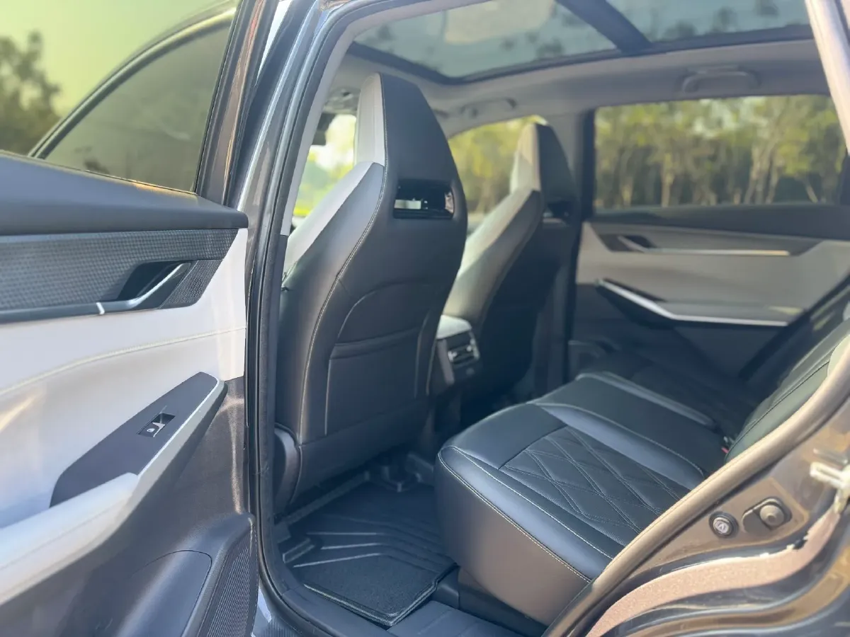 2023 ChangAn CS75 Plus iDD 1.5T 170HP L4 6TCT PHEV 28.39KWH,autocango,china used car exporter,china ev exporter,chinese used car exporter,chinese used ev exporter