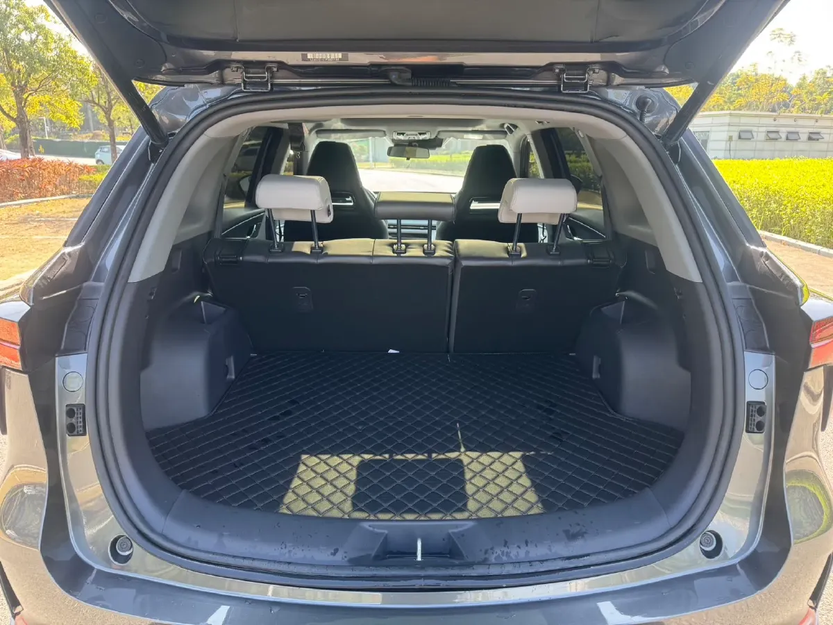 2023 ChangAn CS75 Plus iDD 1.5T 170HP L4 6TCT PHEV 28.39KWH,autocango,china used car exporter,china ev exporter,chinese used car exporter,chinese used ev exporter