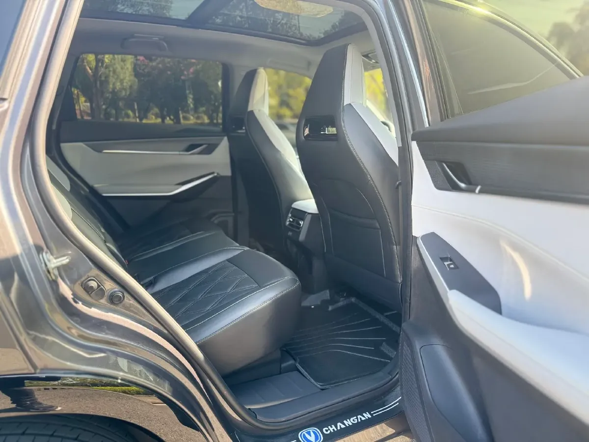 2023 ChangAn CS75 Plus iDD 1.5T 170HP L4 6TCT PHEV 28.39KWH,autocango,china used car exporter,china ev exporter,chinese used car exporter,chinese used ev exporter