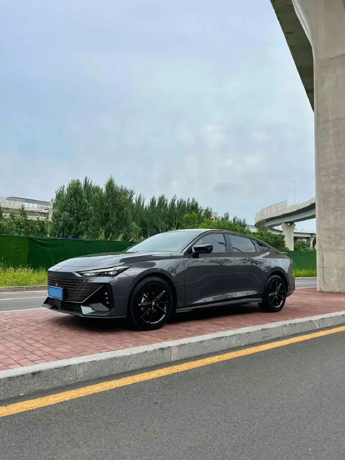 2022 ChangAn UNI-V 1.5T 188HP L4 7DCT