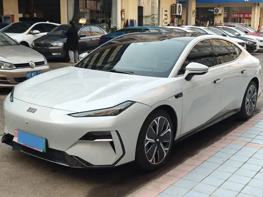 2024 Geely Galaxy E8 BEV 62KWH