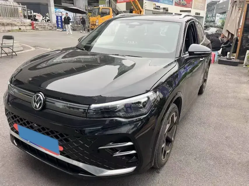 2025 Volkswagen Tiguan L 2.0T 220HP L4 7DCT