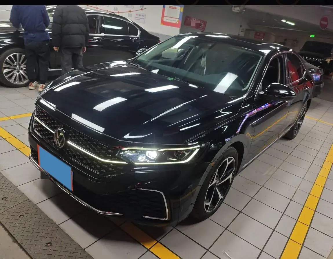 2023 Volkswagen Passat 2.0T 186HP L4 7DCT